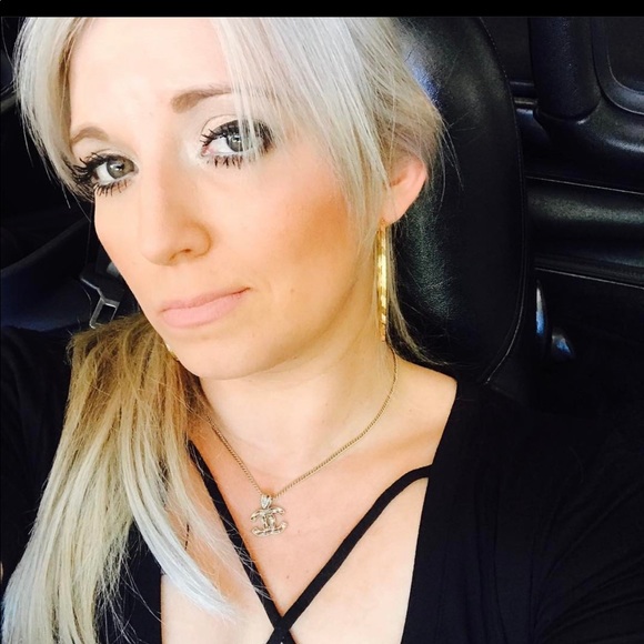 Meet your Posher, Kiara! #Fashionobsessed - Picture 4 of 5